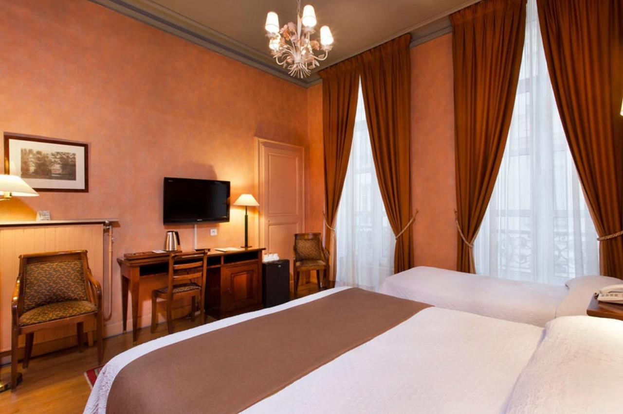 Hotel Du Palais Bourbon Paris Room photo